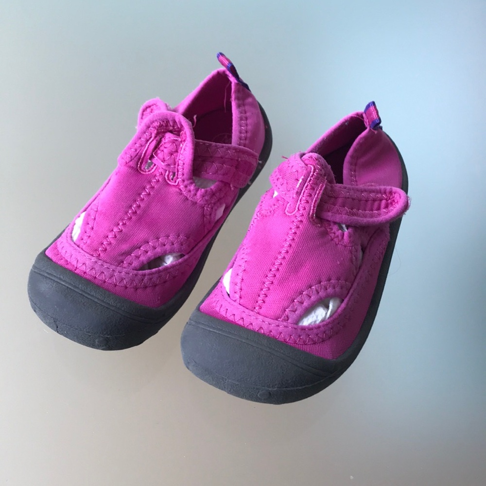 Cat and Jack Water Shoes